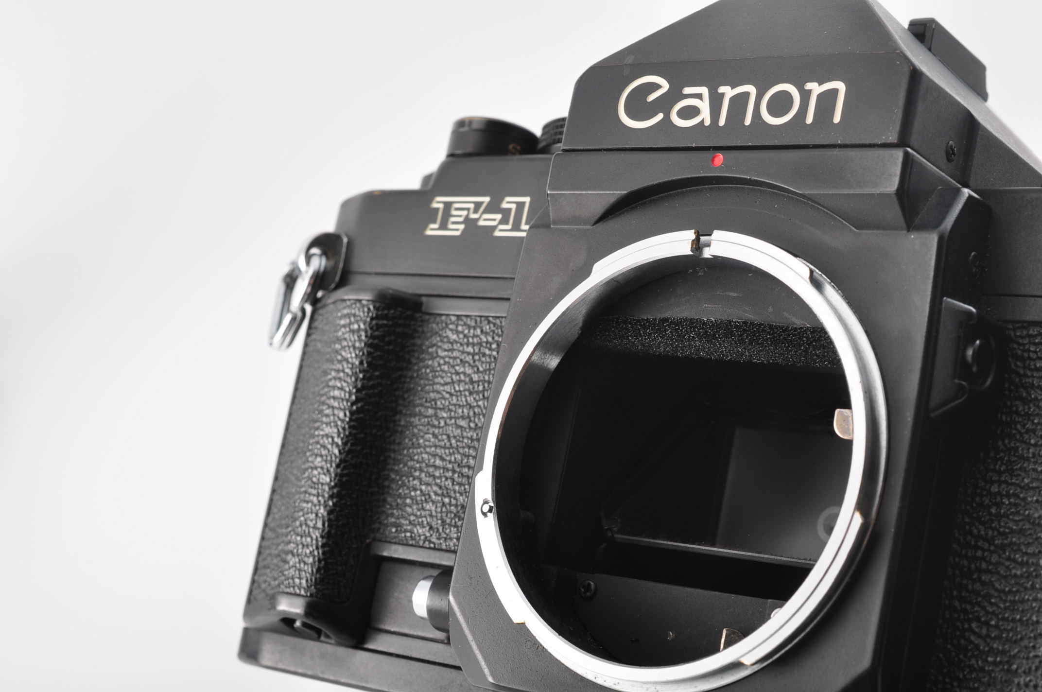 Lens mount and mirror box — actual item
